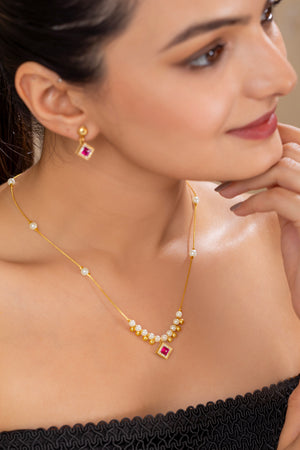 Mehira Pink chain pendant set Mehira Pink chain pendant set