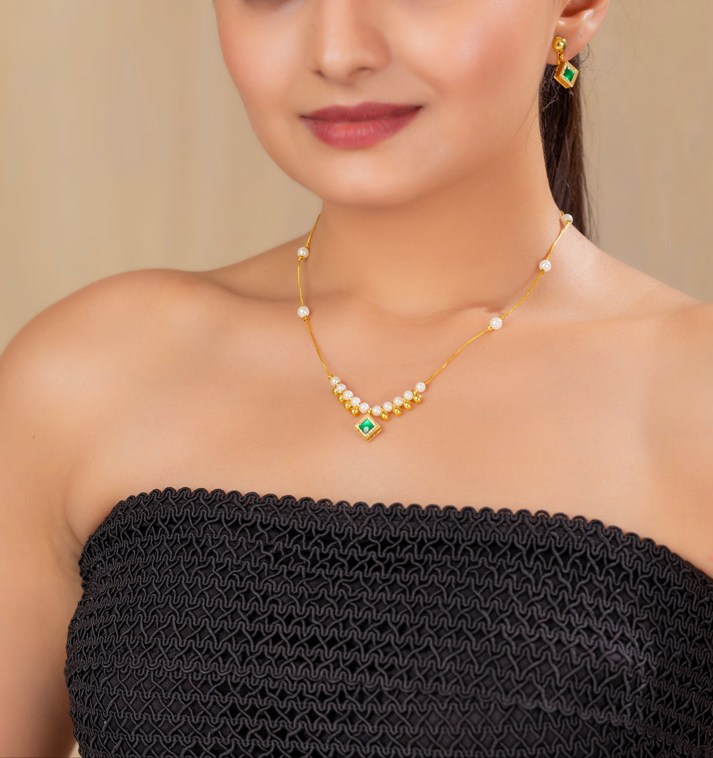 Mehira Green chain pendant set