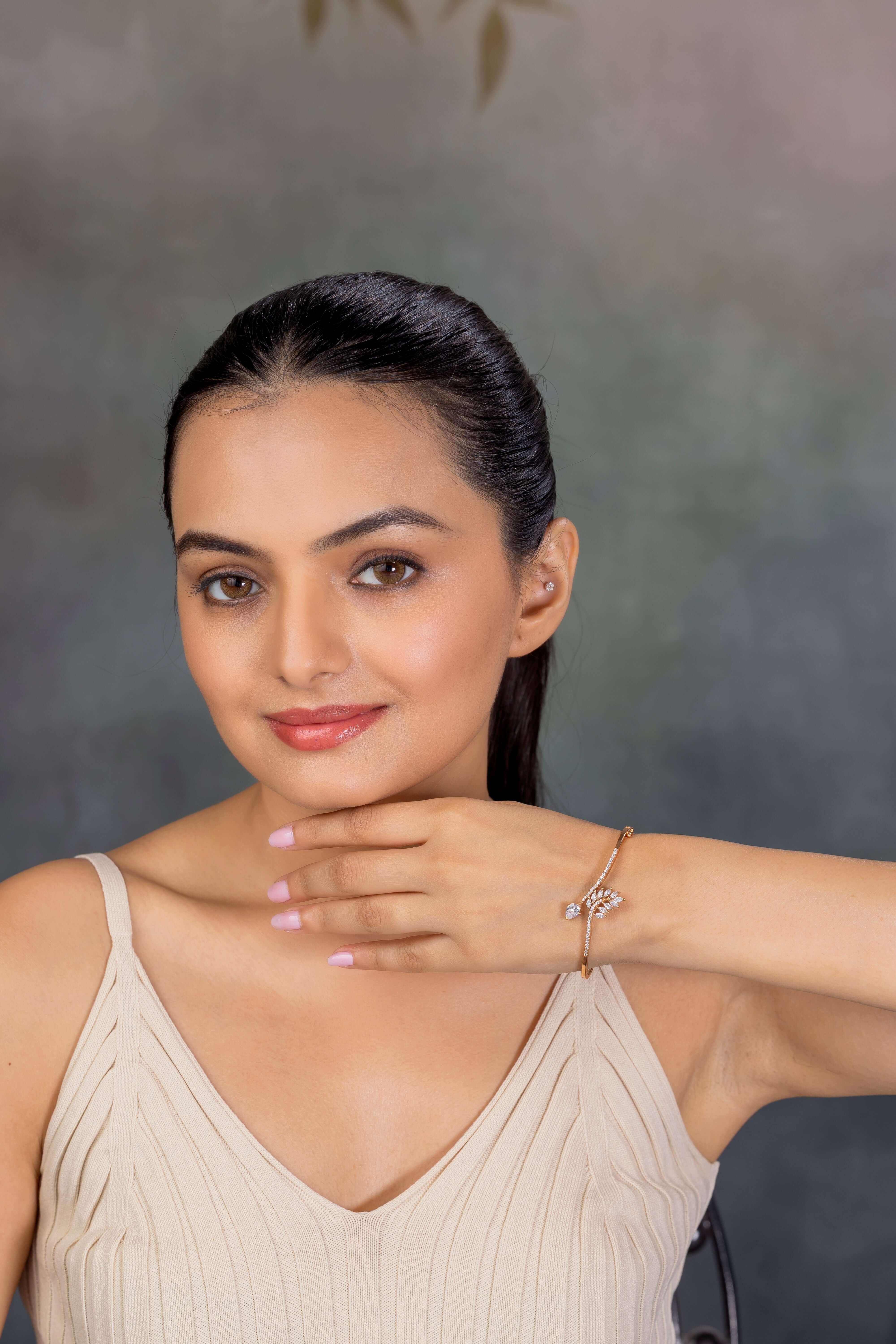 Nayra Gold  kada bracelet,Hand Front View, pzmo