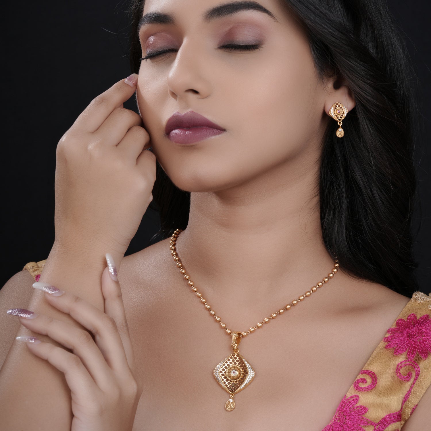 Zinnia Gold Plated Chain Pendant Set - PZMO